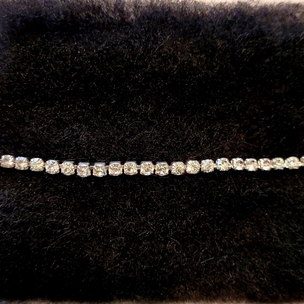 NWOB Swarovski Crystal Single Strand Tennis Bracelet